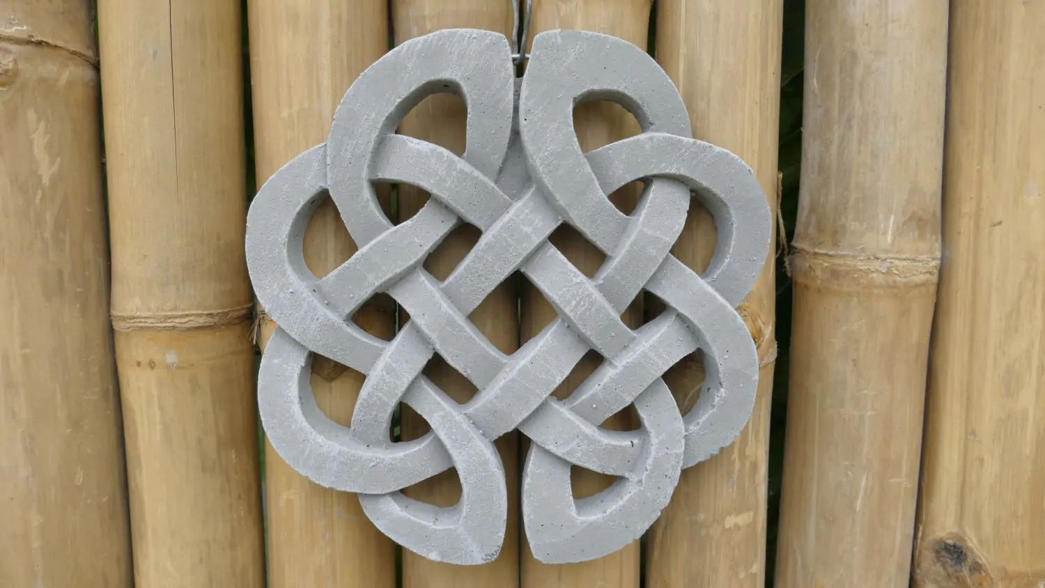  Product image 1 of the product “Callum - Plaque - Celtic motif, Ø 20cm | cast stone ”